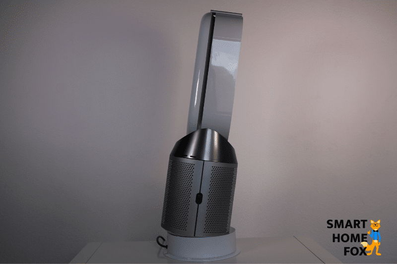 Der Dyson Pure Hot + Cool HP04 Luftreiniger ist nach vorne geneigt